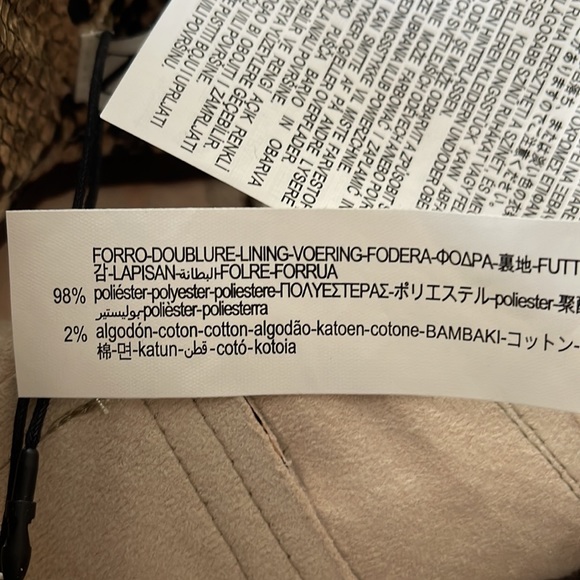 SNAKE PRINT PANTS
Zara - Picture 15 of 15